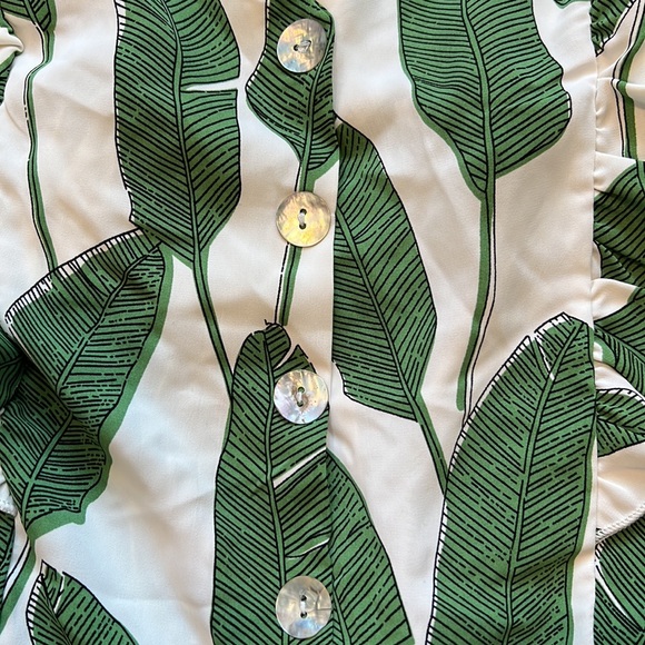 *NWT* Ruffle Leaf Romper - Picture 2 of 2